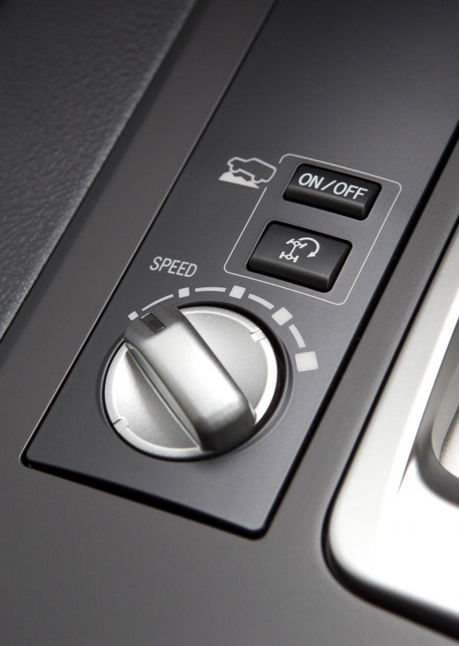  Toyota Land Cruiser 200 2012 года  (фото 22 из 48)